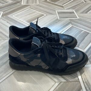 Men’s Valentino camouflage Rockrunner sneakers.
